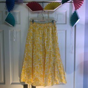 WHO WHAT WEAR FLORAL YELLOW RUFFLE MIDI SKIRT
